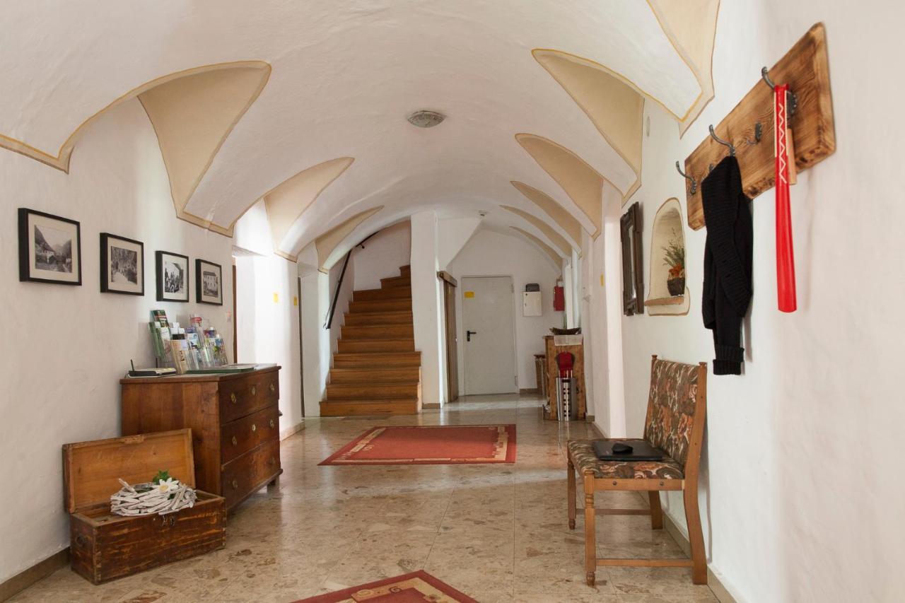 Romedihof Backpacker Hostel Karrösten エクステリア 写真