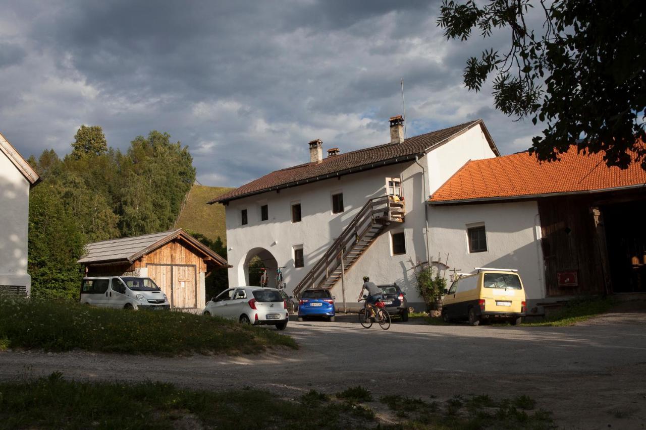 Romedihof Backpacker Hostel Karrösten エクステリア 写真